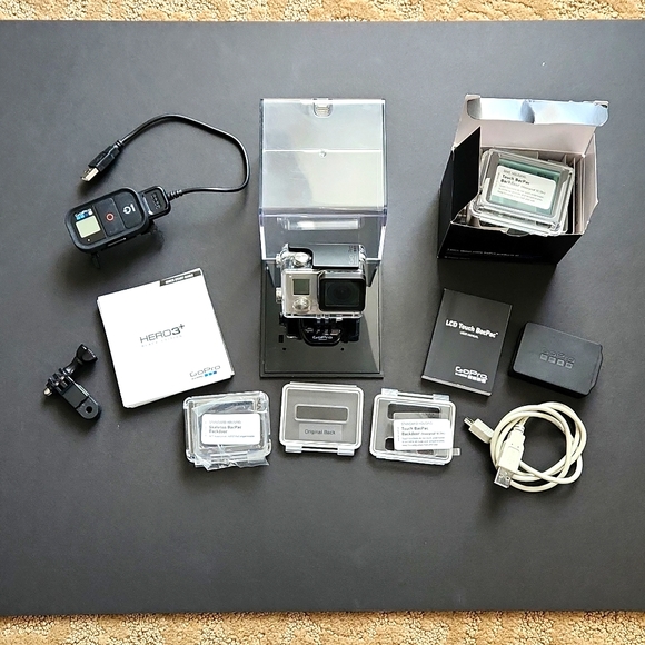 Go Pro Hero 3+ AND LCD touch screen AND remote - Picture 1 of 12